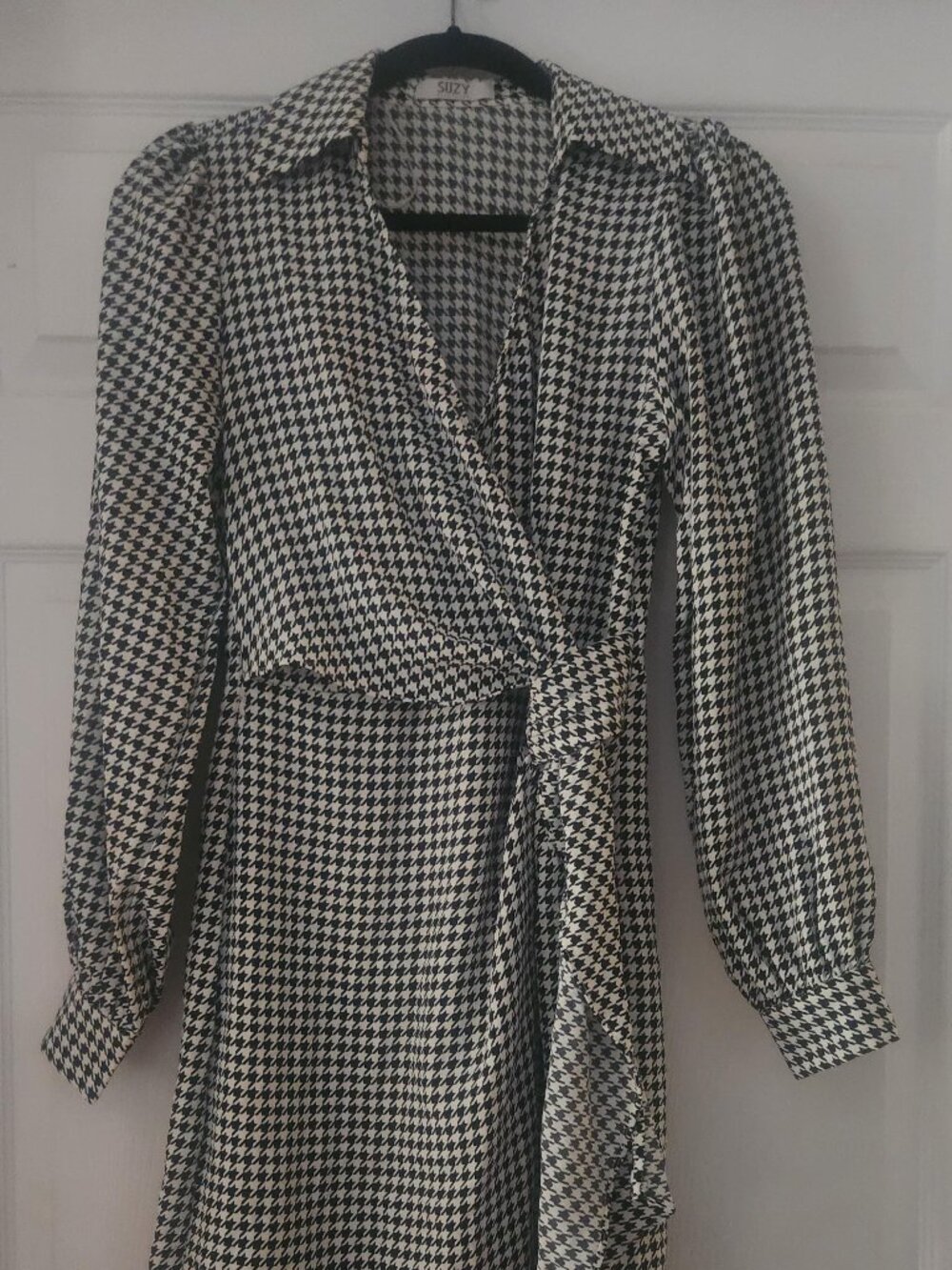 Suzy Shier Black & White Houndstooth Long Sleeve Wrap Dress - Size Large